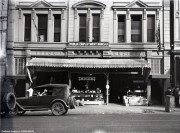 SW 4th Ave. and Yamhill St., circa 1925. City of Portland Archives, A2009-009.90.